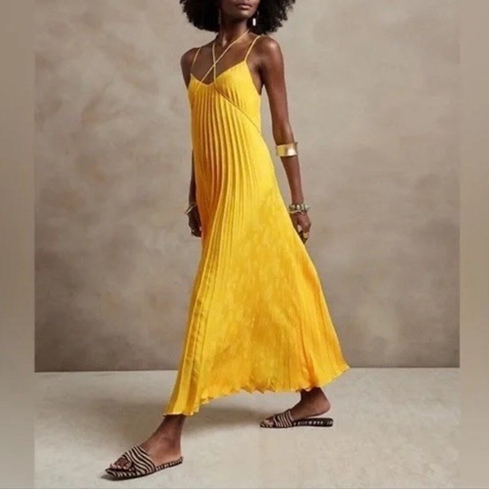 Banana Republic Yellow Pleated Slip Dress Strappy V-Neck XS Petite XSP Floral - Picture 3 of 11